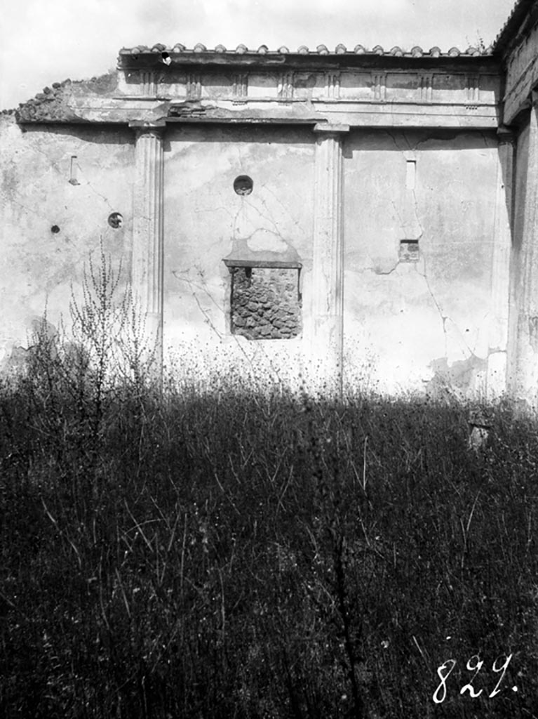 VI.9.6 Pompeii. W.899. Room 17, north wall of pseudo-peristyle.
Photo by Tatiana Warscher. Photo © Deutsches Archäologisches Institut, Abteilung Rom, Arkiv. 
