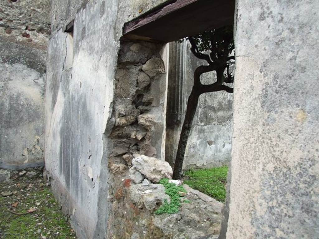 VI.9.6 Pompeii. March 2009. Room 19, window in south wall, looking west. 