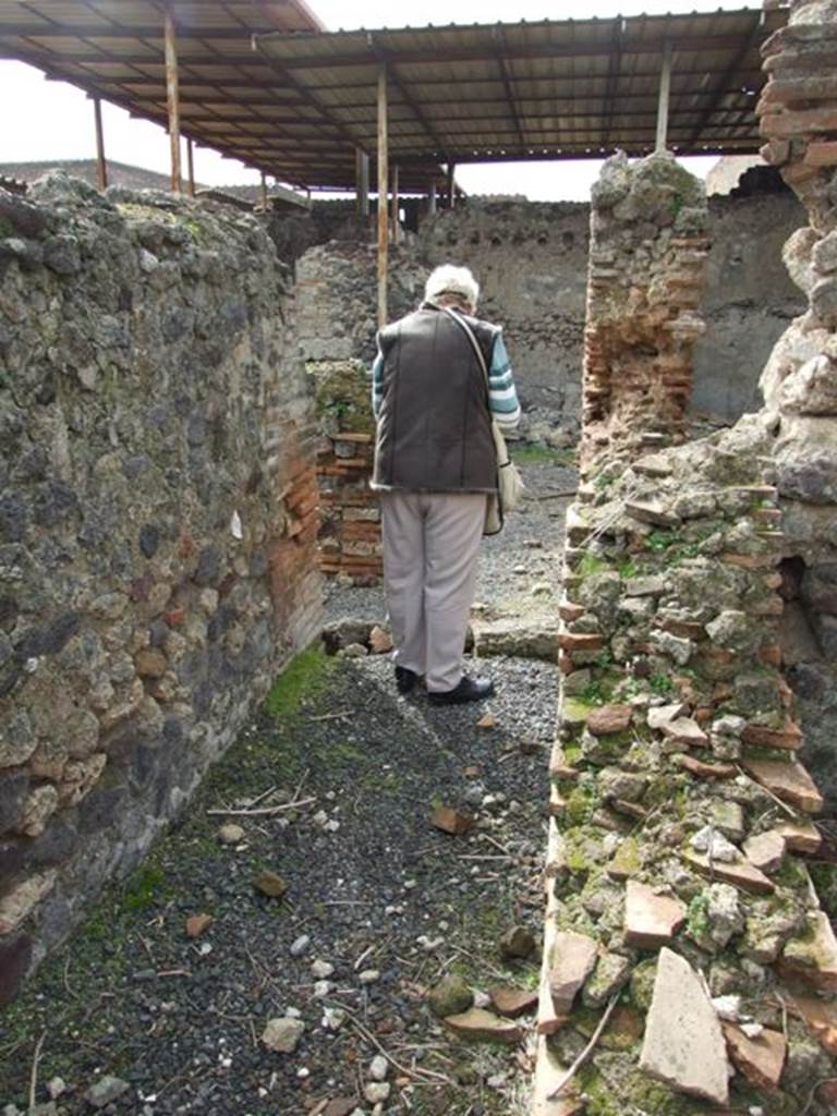 VI.9.7 Pompeii.  March 2009. Room 2.  Corridor on south side of room 1.