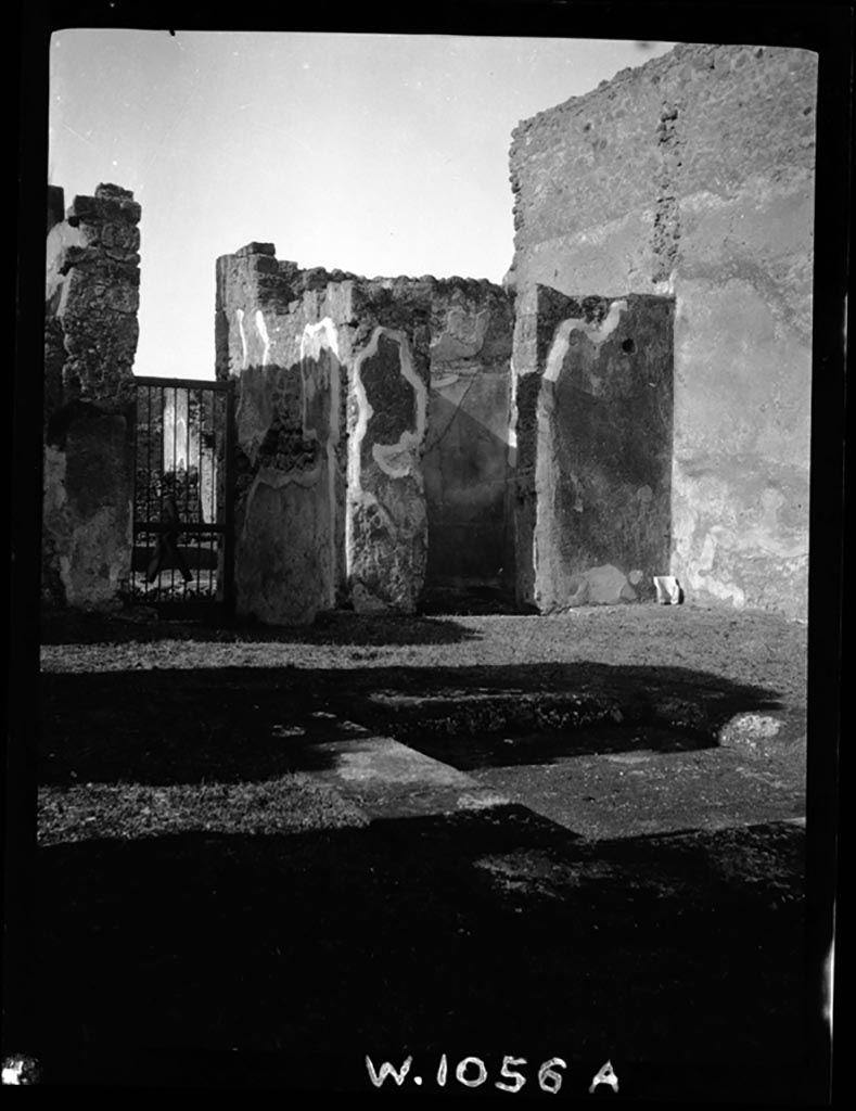 VI.9.7 Pompeii. W1056A. 
West side of room 2, atrium, with entrance corridor 1(on left) and doorway to cubiculum 3 (on right).
Photo by Tatiana Warscher. Photo © Deutsches Archäologisches Institut, Abteilung Rom, Arkiv. 
