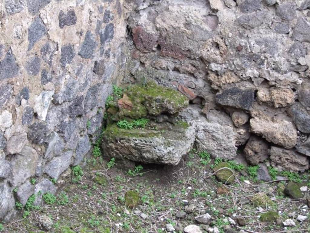 VI.10.14 Pompeii. March 2009. Room 12, latrine in north-west corner of kitchen.