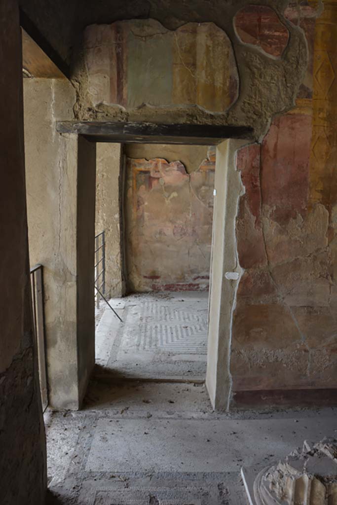 VI.11.10 Pompeii. October 2017. 
Room 43, looking west towards small doorway in west wall into room 42.
Foto Annette Haug, ERC Grant 681269 DÉCOR
