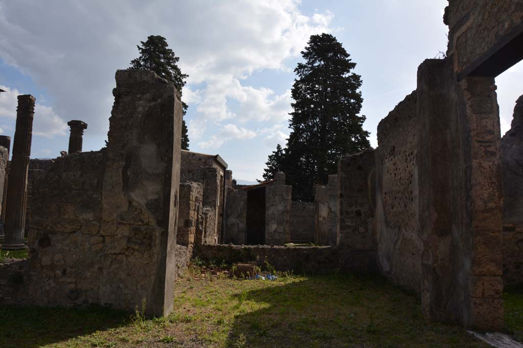 VI.11.10 Pompeii. October 2017. Room 38, looking south from south-west corner of peristyle 36.
Foto Annette Haug, ERC Grant 681269 DÉCOR

