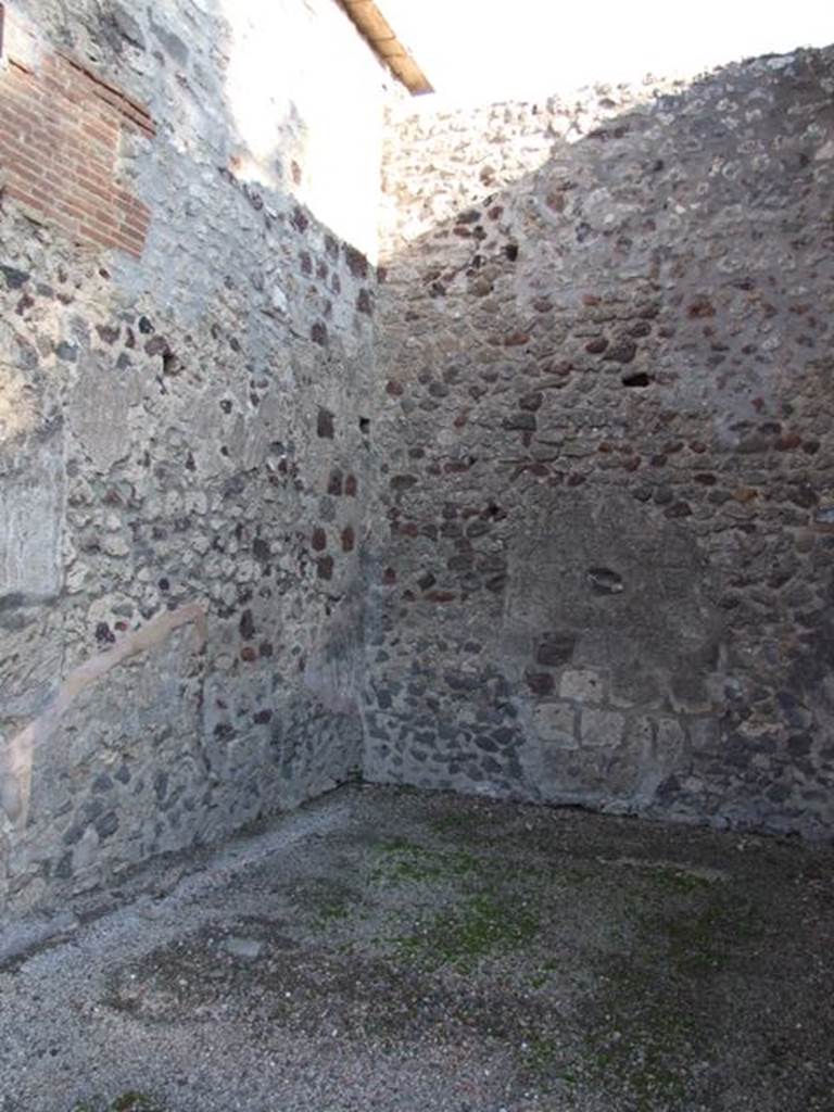 VI.11.10 Pompeii. December 2007. Room 32, east ala, north-east corner.