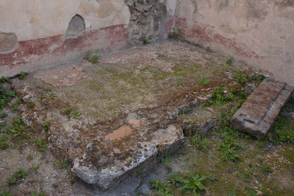 VI.11.10 Pompeii. December 2007. Room 30, looking north-east at north end of room.  