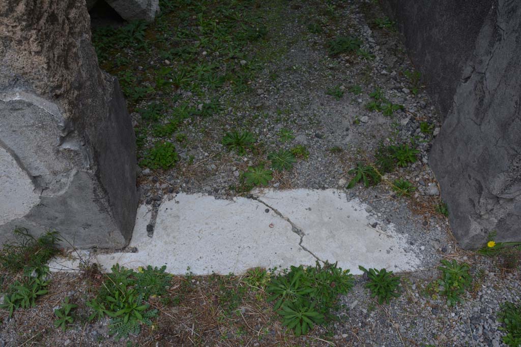 VI.11.10 Pompeii. October 2017. Corridor 34, doorway threshold looking north from atrium. 
Foto Annette Haug, ERC Grant 681269 DCOR
