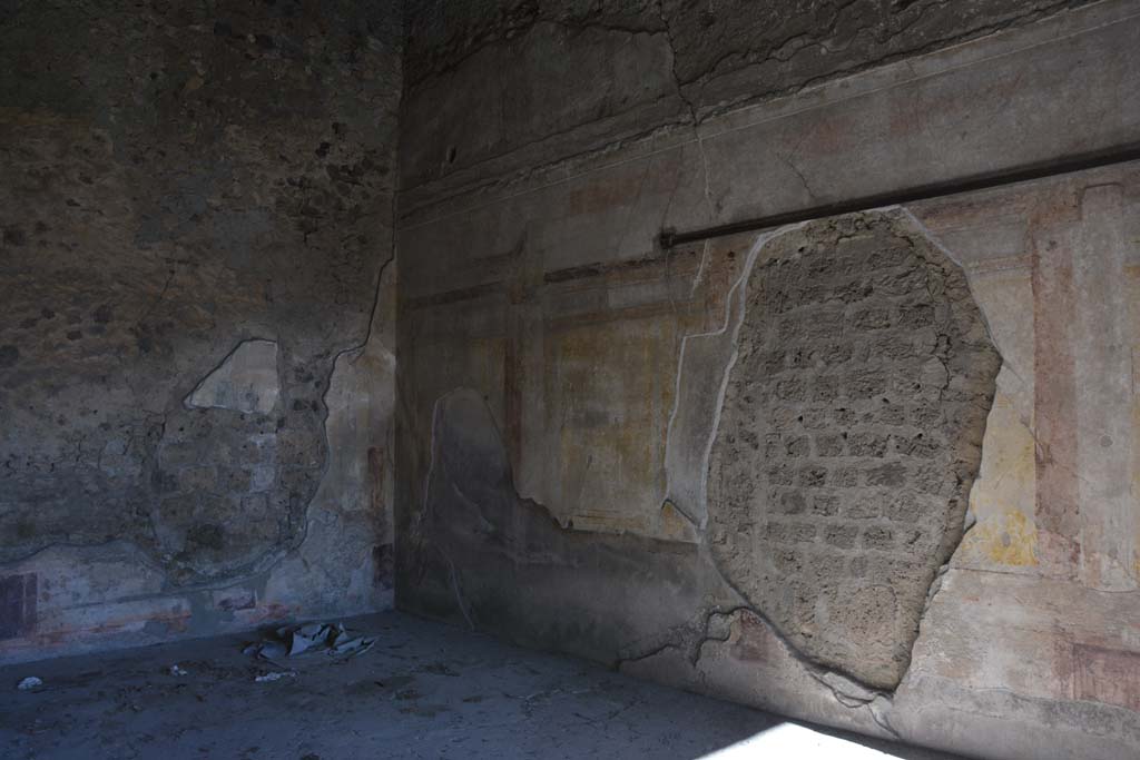 VI.11.10 Pompeii. December 2017. Room 40, north-east corner and east wall.
Foto Annette Haug, ERC Grant 681269 DCOR

