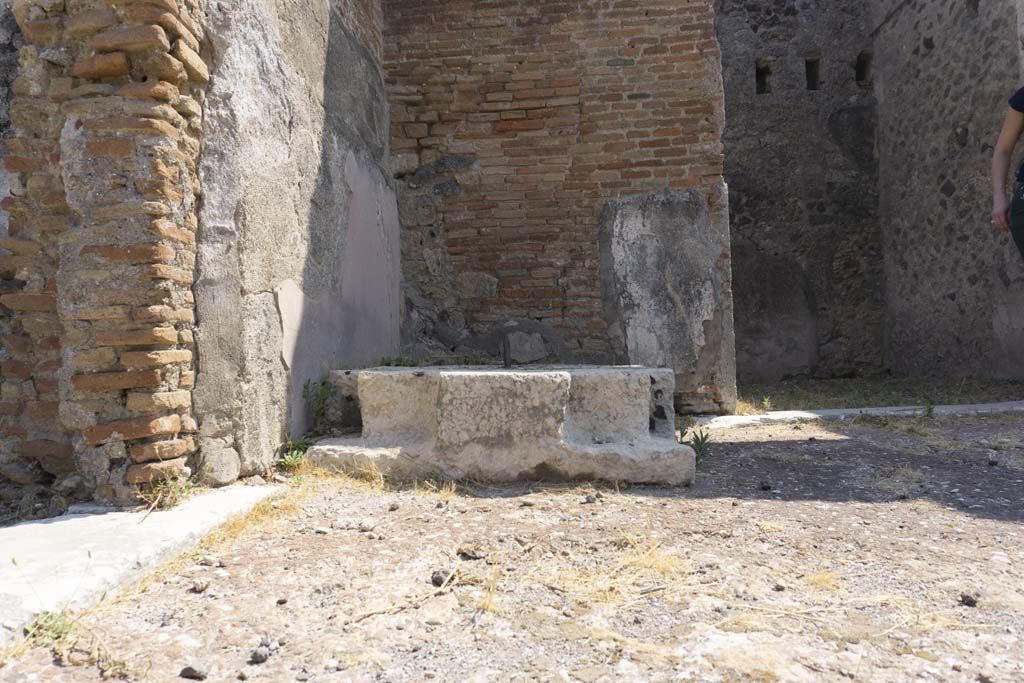 VI.12.5 Pompeii. 14th July 2017. Secondary Atrium 7, looking east from impluvium. 
Foto Annette Haug, ERC Grant 681269 DÉCOR.
