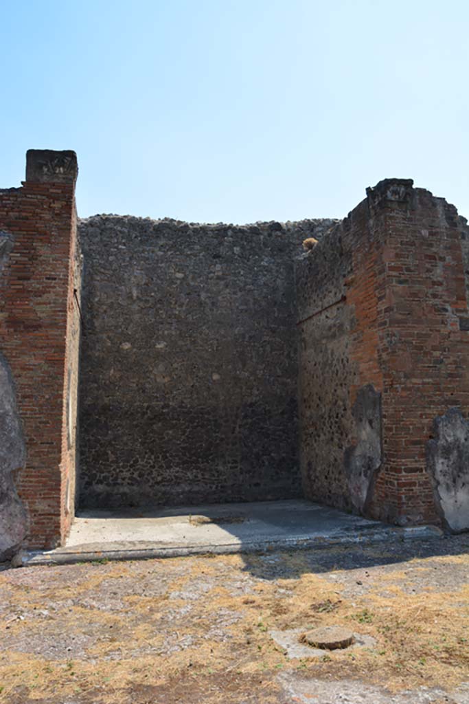 VI.12.5 Pompeii. 14th July 2017. 
Room 14, looking east towards south wall of east ala, on right, from secondary atrium 7.  
Foto Annette Haug, ERC Grant 681269 DÉCOR.
