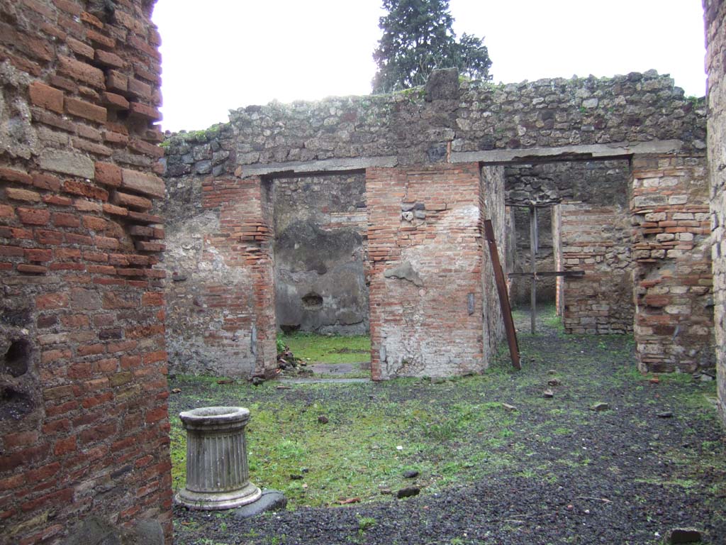 VI.13.16 Pompeii. December 2005. Looking across site of impluvium in atrium to doorways to rooms on the west side.
