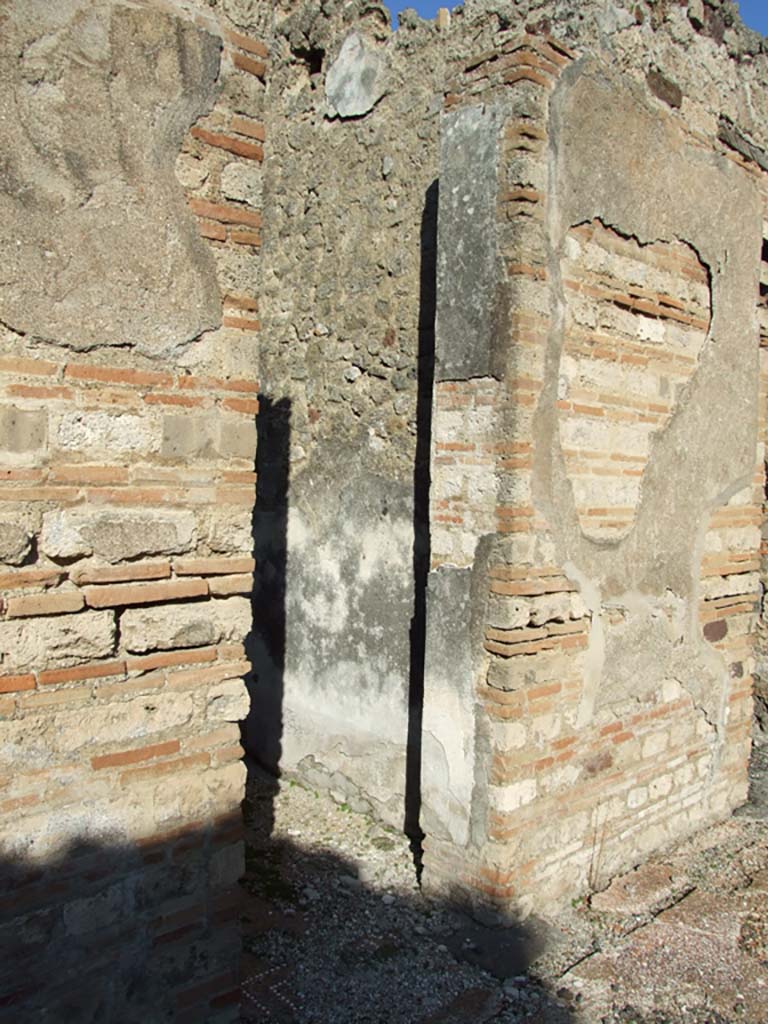 VI.14.22 Pompeii. December 2007. Doorway to room 8.