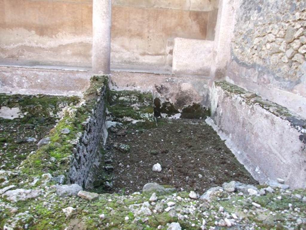 VI.14.22 Fullonica of Balbinus.  December 2007.  Room 12.  Looking south into the west rinsing basin.