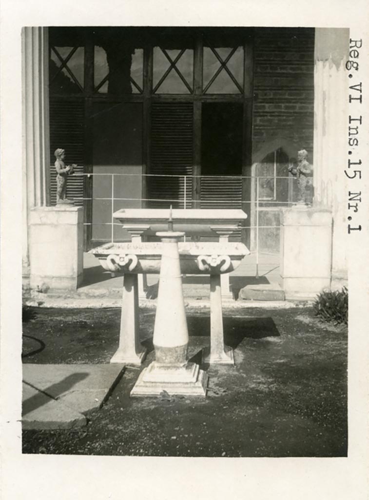 VI.15.1 Pompeii. Pre-1937-39. 
North side of peristyle with statuettes in situ, looking towards doorway to Cupid’s room.
Photo courtesy of American Academy in Rome, Photographic Archive. Warsher collection no. 507.
