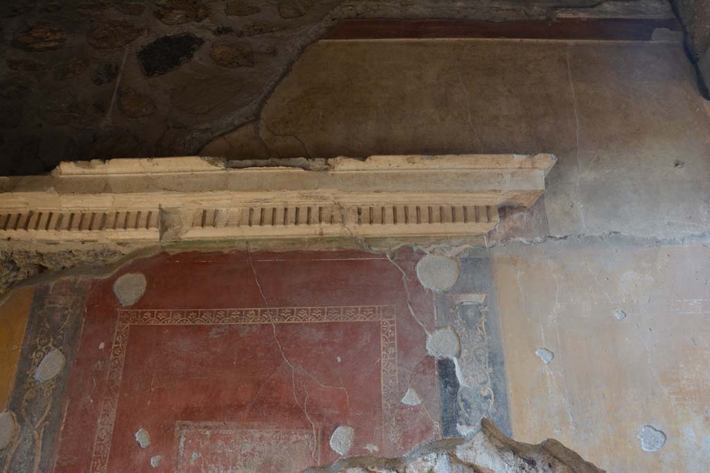 VI.16.7 Pompeii. March 2019. Cubiculum C, upper south wall with cornice, after conservation.
Foto Annette Haug, ERC Grant 681269 DCOR.

