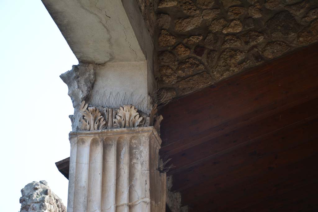VI.16.7 Pompeii. March 2019. Room F, west portico, detail of pilaster and capital outside room O.
Foto Annette Haug, ERC Grant 681269 DÉCOR.
