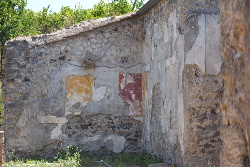 VI.16.27 Pompeii. July 2017. Room J, looking towards south-east corner. 
Foto Annette Haug, ERC Grant 681269 DÉCOR.
