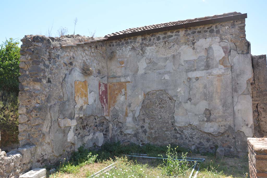 VI.16.27 Pompeii. July 2017. Room J, looking south in south-east corner. 
Foto Annette Haug, ERC Grant 681269 DÉCOR.
