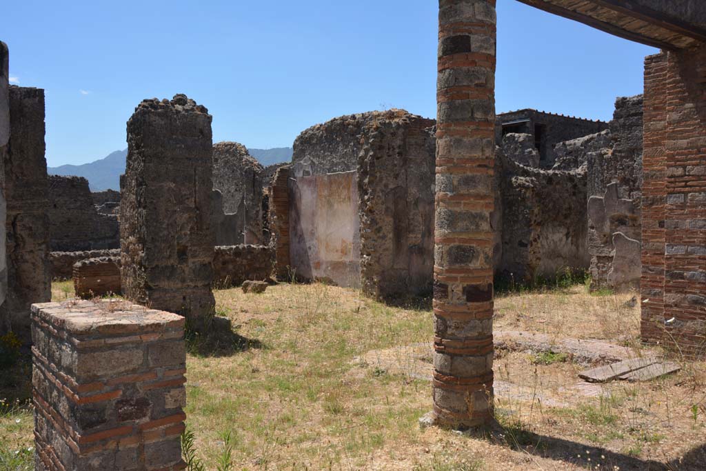 VI.16.27 Pompeii. July 2017. Looking south-west across atrium. 
Foto Annette Haug, ERC Grant 681269 DÉCOR.
