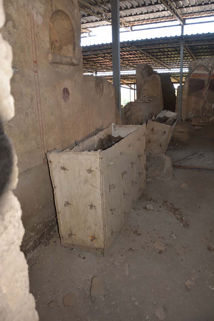 VI.17.41 Pompeii. September 2019. 
Looking west towards south wall at rear of north wall of atrium.
Foto Annette Haug, ERC Grant 681269 DCOR.
