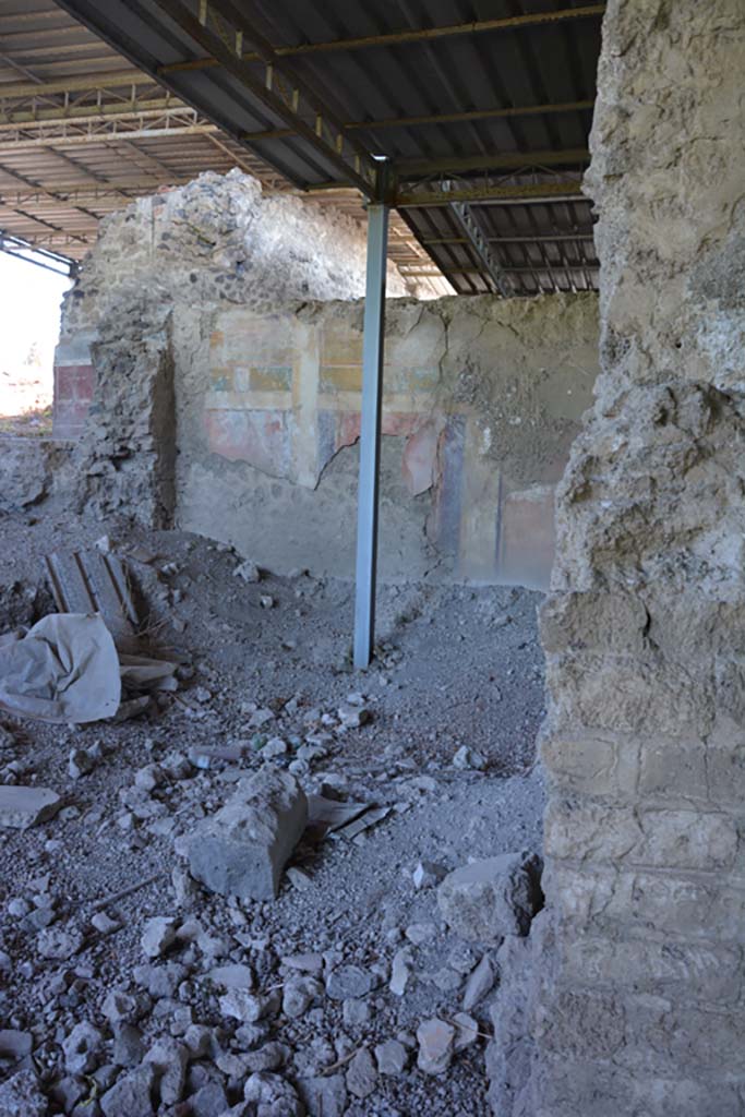 VI.17.41 Pompeii. September 2019. 
Looking east to remaining east wall of triclinium 20 on north side of exedra 18.
Foto Annette Haug, ERC Grant 681269 DCOR.

