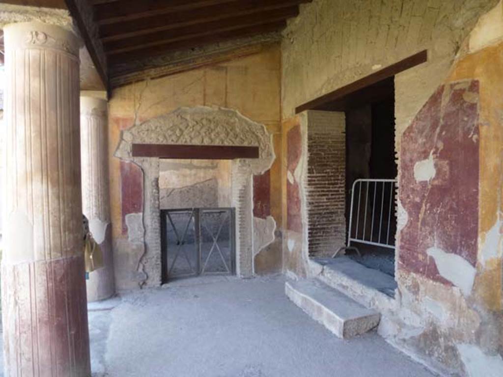 VII.1.8 Pompeii. March 2014. Upper west wall on north portico B, stucco decoration. 
Foto Annette Haug, ERC Grant 681269 DÉCOR
