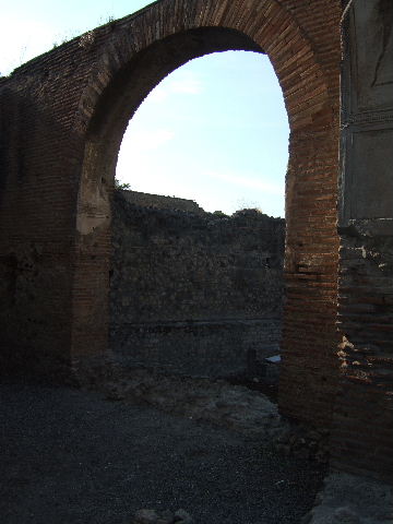 VII.1.8 Pompeii. December 2006. Arch in north wall of nymphaeum F. 