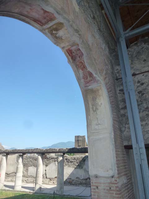VII.1.8 Pompeii. June 2012. Nymphaeum F, east wall. Decorative plasterwork on south side of arch. Photo courtesy of Michael Binns.