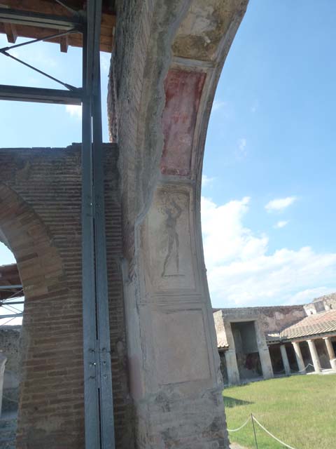 VII.1.8 Pompeii. June 2012. Nymphaeum F, east wall. Decorative stucco  plasterwork on north side of arch. Photo courtesy of Michael Binns.