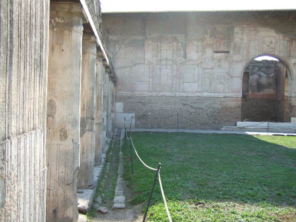 VII.1.8 Pompeii . December 2006. Entrance to destrictarium E at west end of south portico B. 