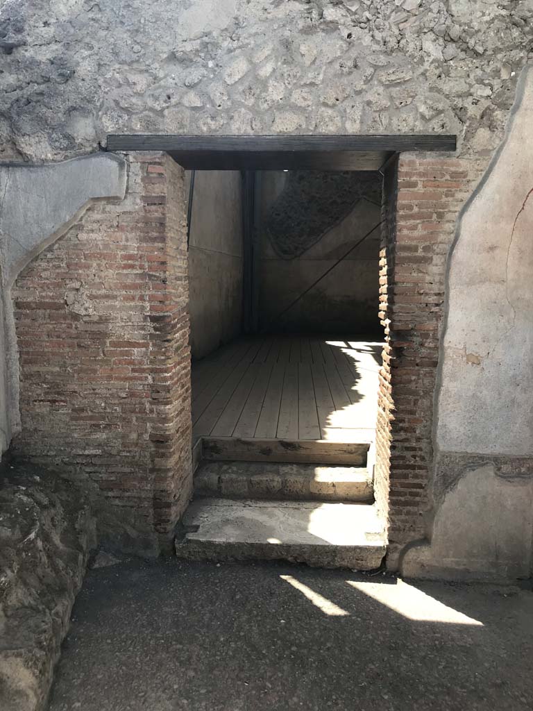 VII.1.8 Pompeii. April 2019. Entrance doorway to destrictarium E at west end of south portico B. 
Photo courtesy of Rick Bauer.
