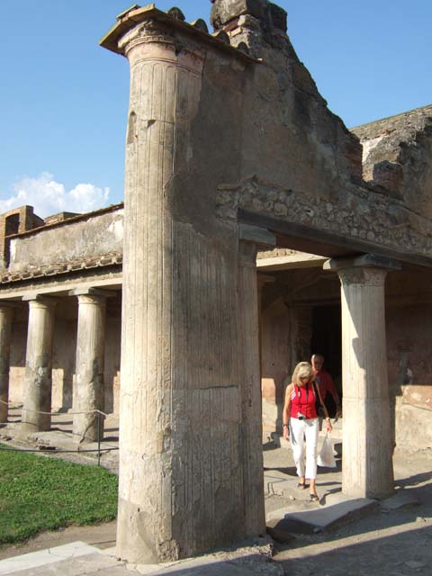 VII.1.8 Pompeii. September 2005. South-east corner of portico B.