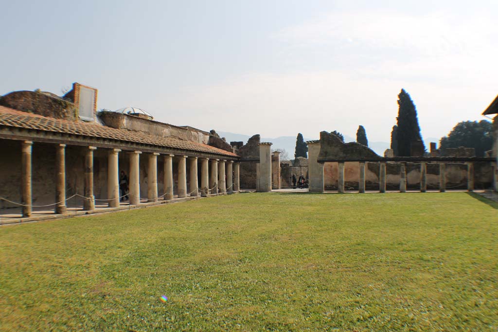 VII.1.8 Pompeii. March 2014. East wall of portico B, in north-east corner.
Foto Annette Haug, ERC Grant 681269 DÉCOR
