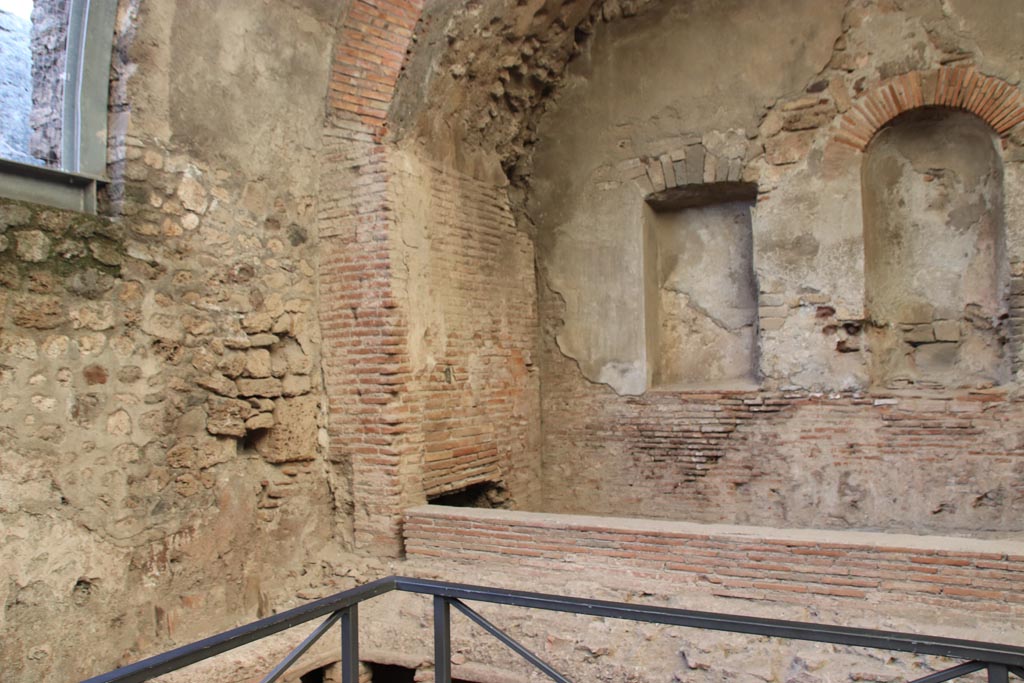 VII.1.8 Pompeii. June 2012. North-east corner of calidarium 5. Photo courtesy of Michael Binns.