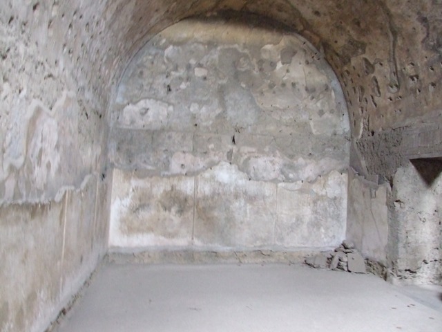 VII.1.8 Pompeii. June 2012. Doorway in south wall, from tepidarium 10 into caldarium 9. Photo courtesy of Michael Binns.