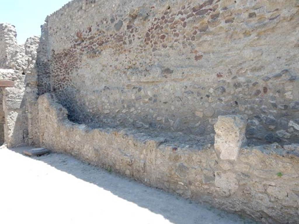 VII.1.17 Pompeii. May 2017. East end of south wall of room 21 of VII.1.47.
Behind the low wall is a narrow passage that contains a lead pipe, which may be part of the Stabian Baths.
The doorway to the entrance corridor of VII.1.18 is on the left.
Photo courtesy of Buzz Ferebee.

