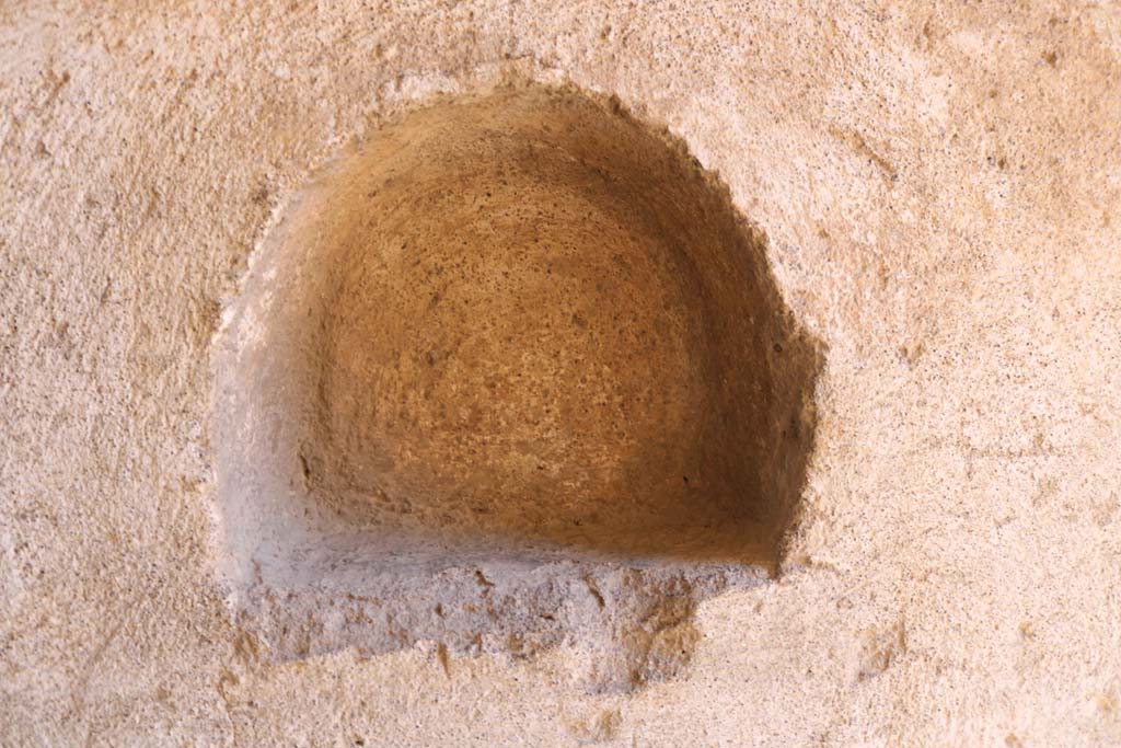 VII.1.47, Pompeii. December 2020. Corridor 9, detail of niche in east wall. Photo courtesy of Aude Durand.