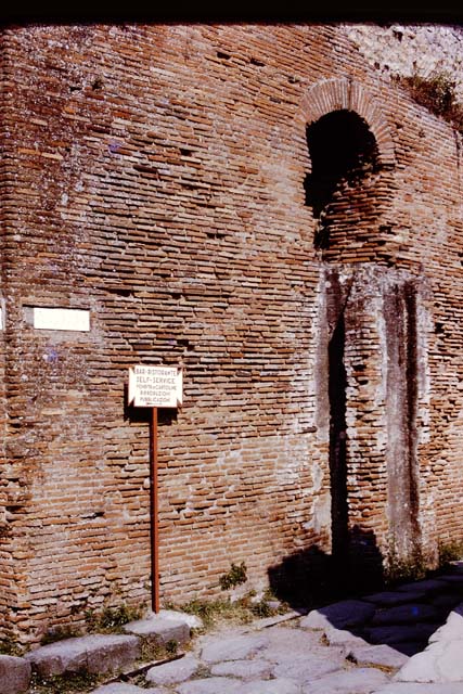 VII.5.8 Pompeii.(Side wall) May 2005.Vicolo delle Terme looking south.VII.6.       