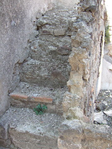 VII.6.30 Pompeii. September 2005. Recess under steps to upper floor. 