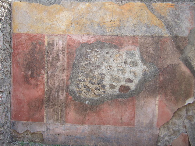 VII.6.30 Pompeii. September 2005. Remains of painted decoration in room on south side of garden area, numbered “143”.
