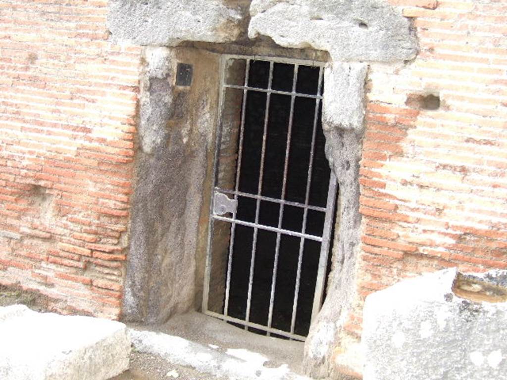 VII.7.27 Pompeii. December 2005. Entrance doorway in west wall of west portico of forum.