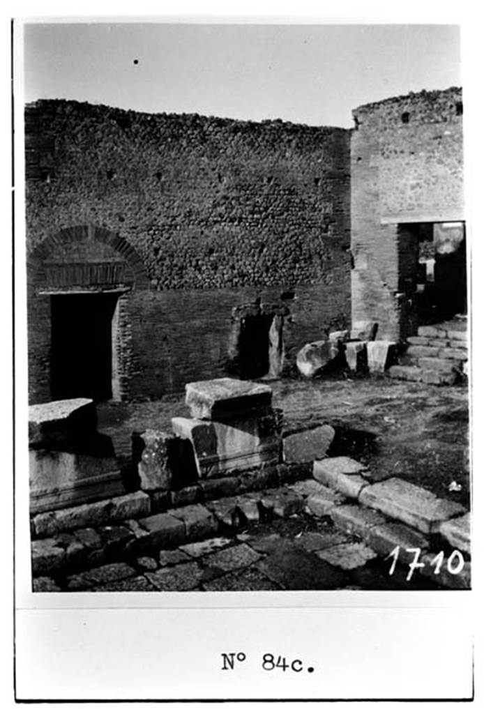 231905 Bestand-D-DAI-ROM-W.1602.jpg
VII.7.27 Pompeii.  W.1602. North-west corner of Forum with two doorways. On the left is the doorway to the public latrine at VII.7.28. On the right is the doorway to the aerarium, carcer or cella at VII.7.27. Photo by Tatiana Warscher. With kind permission of DAI Rome, whose copyright it remains. See http://arachne.uni-koeln.de/item/marbilderbestand/231905 