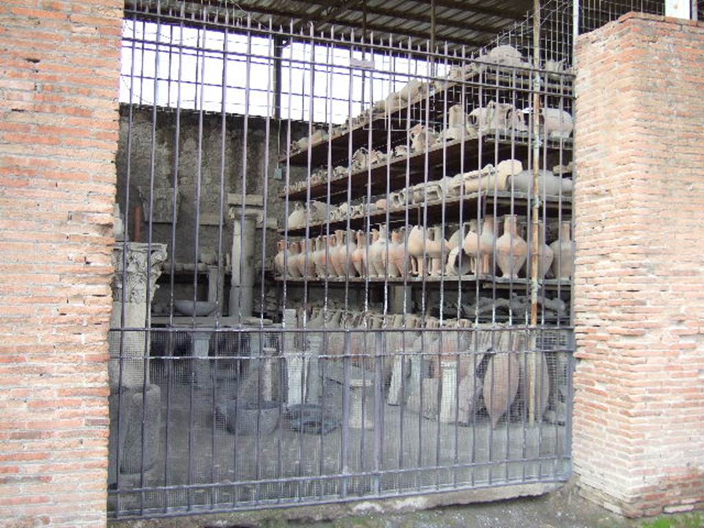 VII.7.29 Pompeii. May 2015. Tables and amphorae in storage. Photo courtesy of Buzz Ferebee.
 
