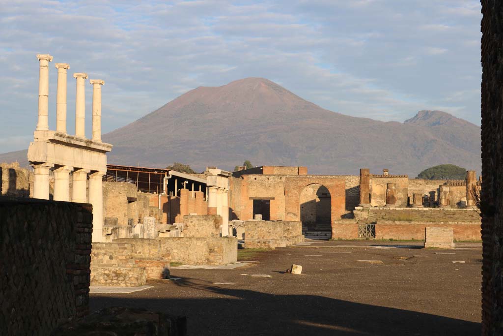 VII.8 Pompeii Forum. December 2018. Looking towards north-west corner from south side of Forum. Photo courtesy of Aude Durand.