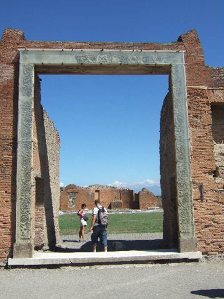 VII.9.1 Pompeii. September 2005. Portico 1. Entrance 6.