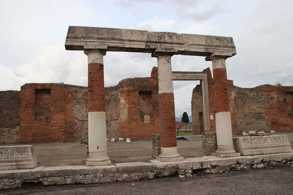 VII.9.1 Pompeii. May 2010. Eumachia’s Building portico. North part with part of inscription above.