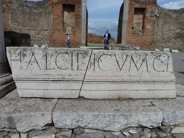 VII.9.1 Pompeii. May 2010. Eumachia’s Building portico. Part of inscription.