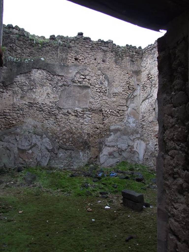 VII.11.11/14 Pompeii. December 2006. 
Looking west towards north-west corner of atrium, from VII.11.12.
