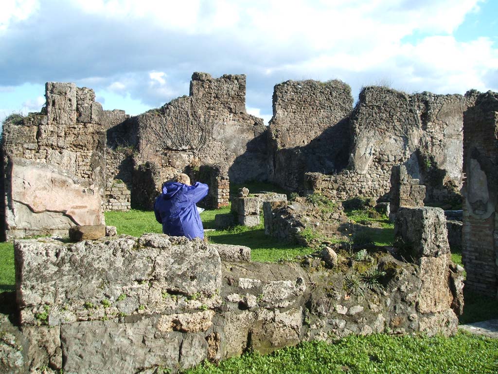 VII.12.3 Pompeii. December 2004. Looking south-east from triclinium towards atrium and east side of house.