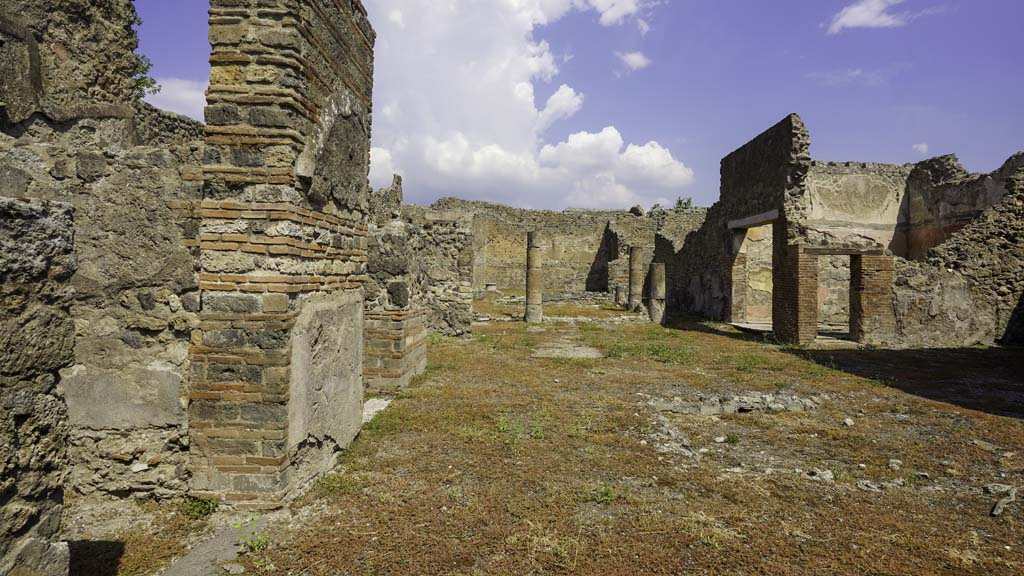 VII.13.4 Pompeii. August 2021. Looking north across atrium with remains of impluvium. Photo courtesy of Robert Hanson.