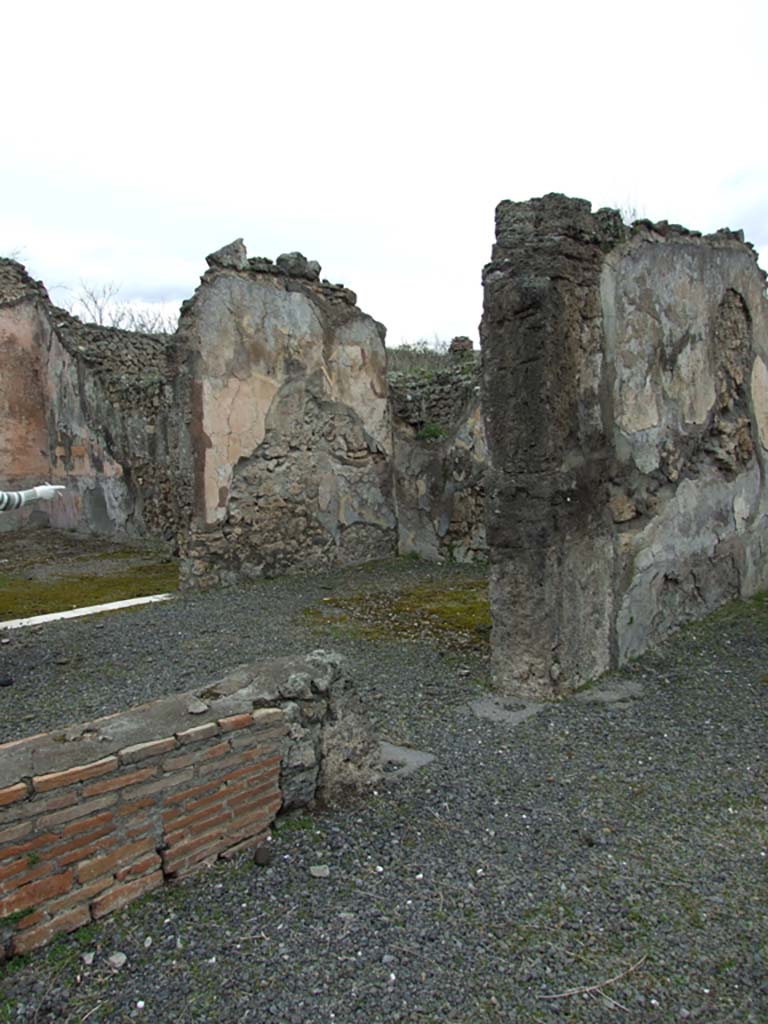 VII.14.5 Pompeii. March 2009. Looking north-east from atrium towards east end of south portico.